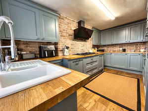 Photo 16- click for photo gallery